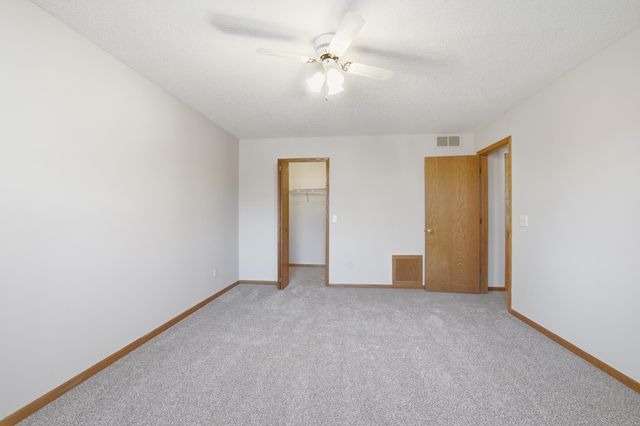 2578 Bedford Court 15, Mendota Heights, MN 55120