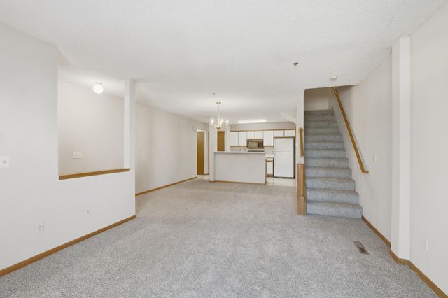 2578 Bedford Court 15, Mendota Heights, MN 55120