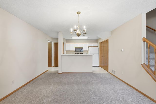 2578 Bedford Court 15, Mendota Heights, MN 55120