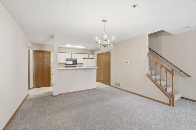 2578 Bedford Court 15, Mendota Heights, MN 55120