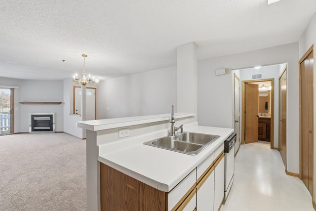 2578 Bedford Court 15, Mendota Heights, MN 55120