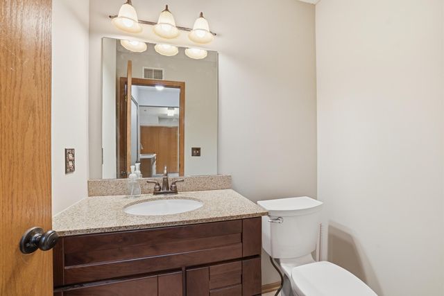 2578 Bedford Court 15, Mendota Heights, MN 55120