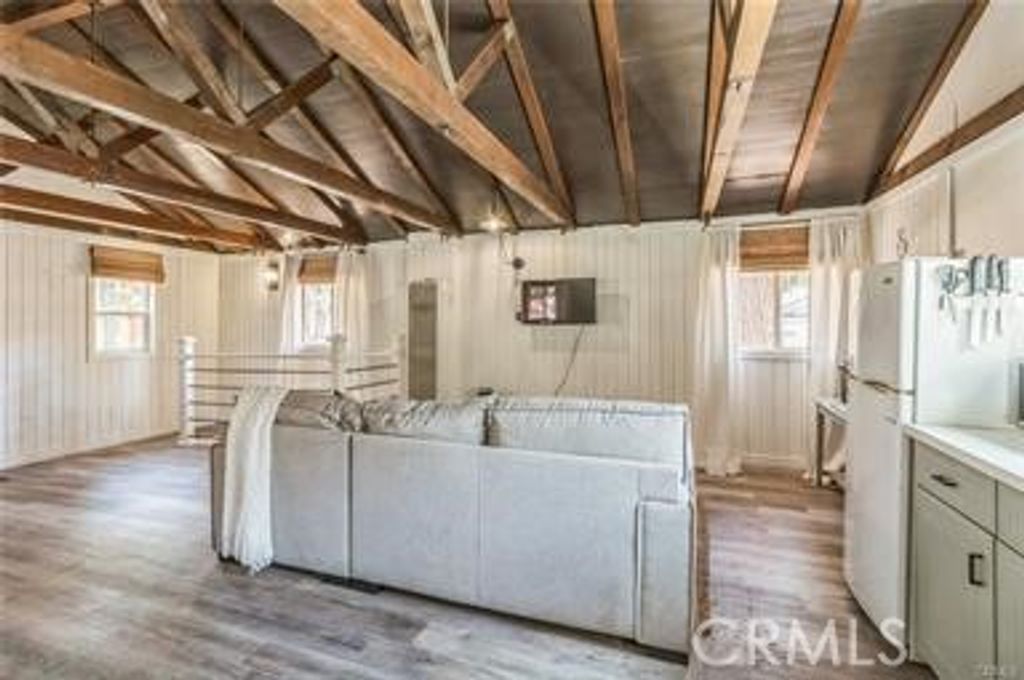 Image 7 of property listing at 33401 Bluebird Drive, Green Valley Lake, CA 92341