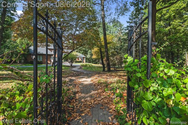 7798 Fieldstone Ridge, Independence Charter Township, MI 48348