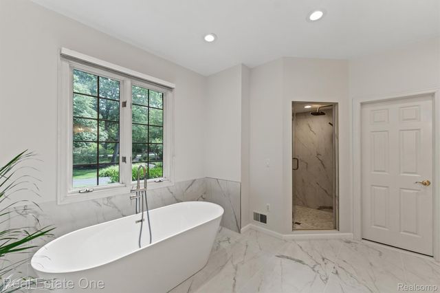 7798 Fieldstone Ridge, Independence Charter Township, MI 48348