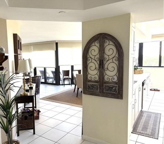 20185 E Country Club Dr 405, Aventura, FL 33180