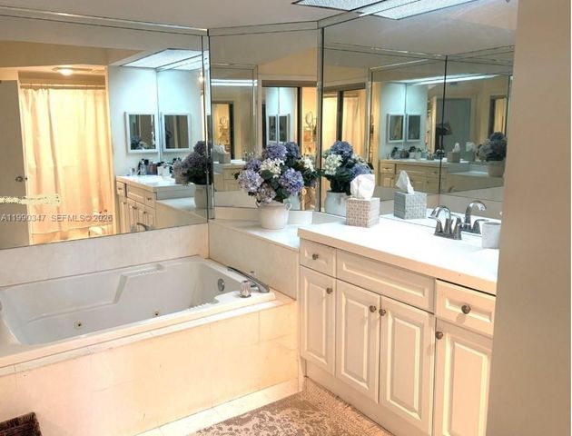 20185 E Country Club Dr 405, Aventura, FL 33180