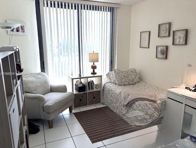 20185 E Country Club Dr 405, Aventura, FL 33180