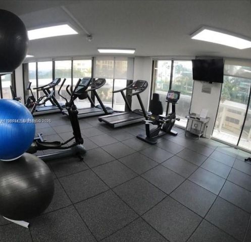 20185 E Country Club Dr 405, Aventura, FL 33180