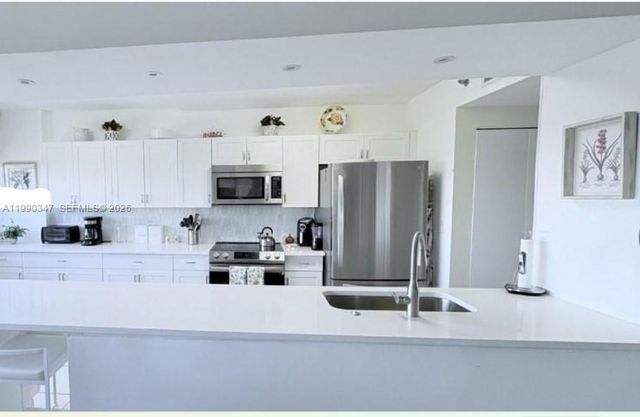 20185 E Country Club Dr 405, Aventura, FL 33180