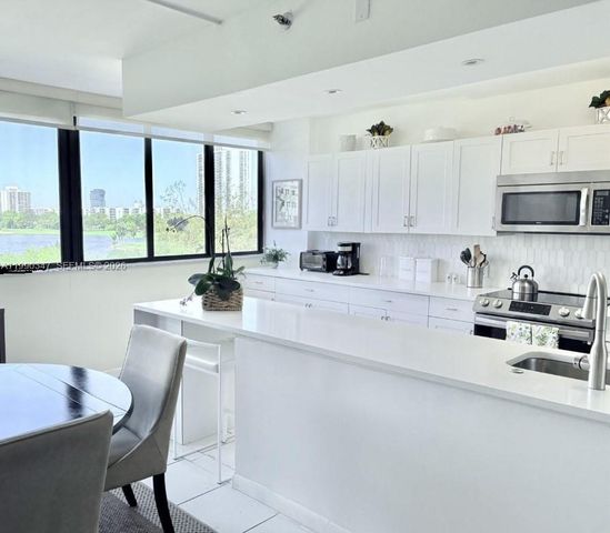 20185 E Country Club Dr 405, Aventura, FL 33180