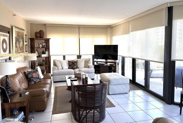 20185 E Country Club Dr 405, Aventura, FL 33180