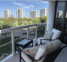 20185 E Country Club Dr 405, Aventura, FL 33180