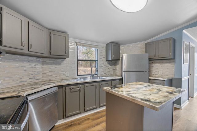 92 PAULS PL, Falling Waters, WV 25419