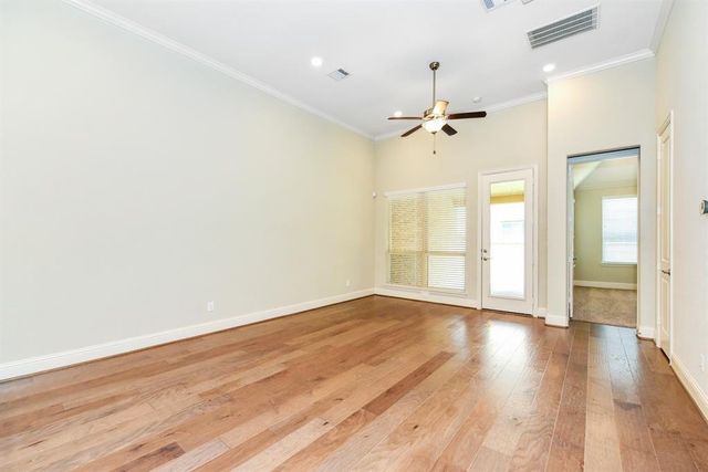 137 Skybranch Drive, Conroe, TX 77304