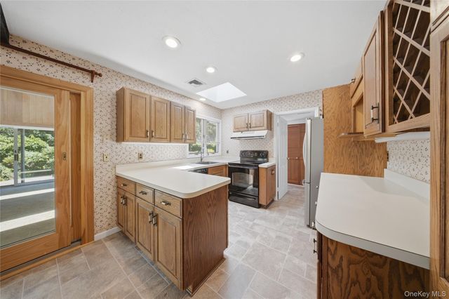 139 Sycamore Circle, Stony Brook, NY 11790