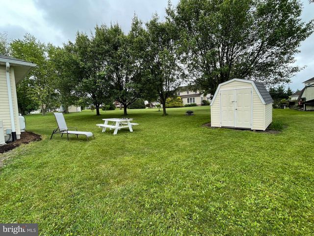 26 PLEASANTON DR, East Berlin, PA 17316