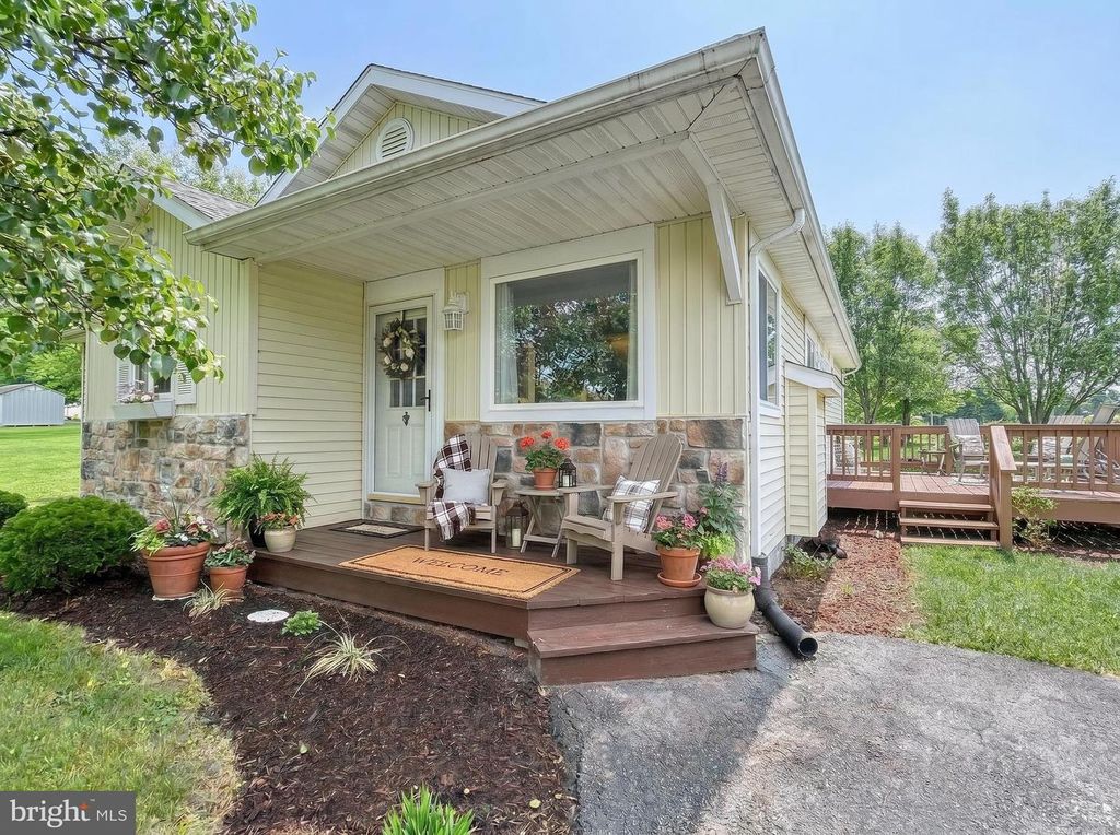 26 PLEASANTON DR, East Berlin, PA 17316