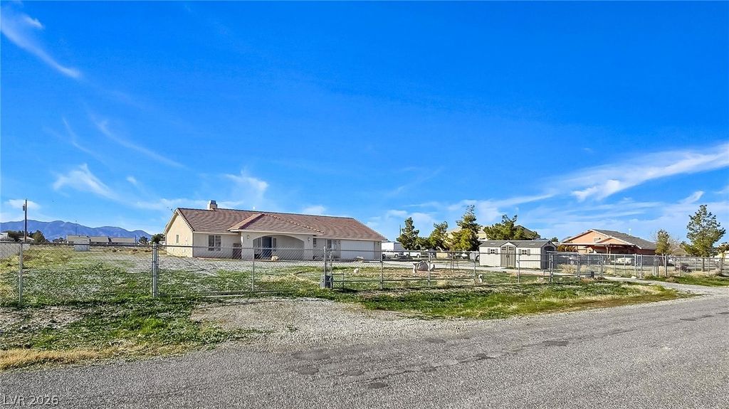 3720 South Mariposa Avenue, Pahrump, NV 89048