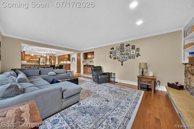 38921 Santa Barbara Street, Clinton Township, MI 48036