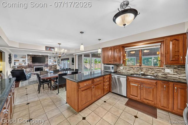 38921 Santa Barbara Street, Clinton Township, MI 48036