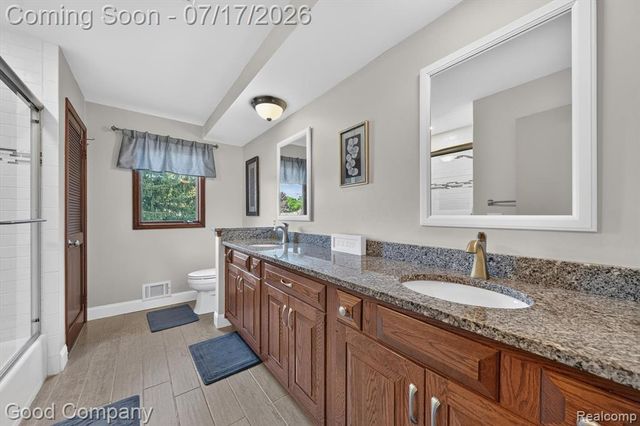 38921 Santa Barbara Street, Clinton Township, MI 48036