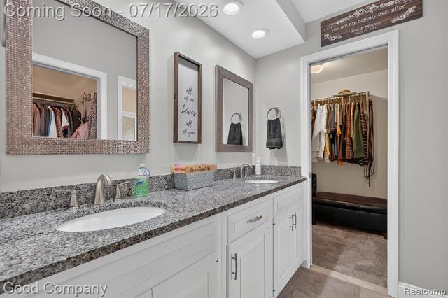 38921 Santa Barbara Street, Clinton Township, MI 48036