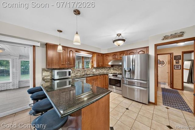 38921 Santa Barbara Street, Clinton Township, MI 48036