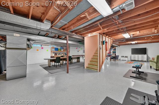 38921 Santa Barbara Street, Clinton Township, MI 48036