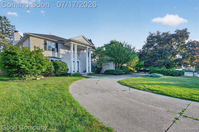 38921 Santa Barbara Street, Clinton Township, MI 48036