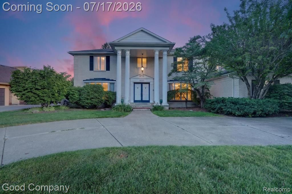 38921 Santa Barbara Street, Clinton Township, MI 48036