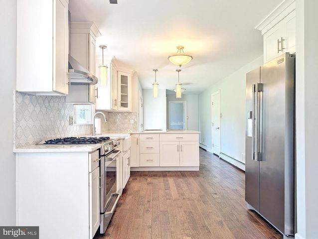 4 TIFFANY DR, Perkasie, PA 18944