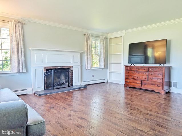 4 TIFFANY DR, Perkasie, PA 18944
