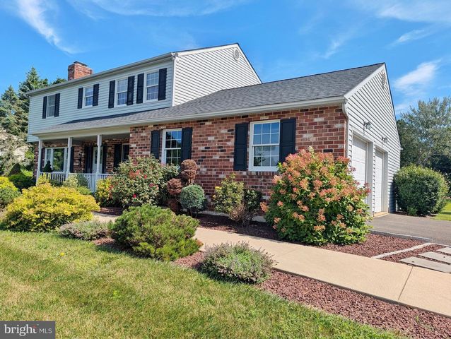 4 TIFFANY DR, Perkasie, PA 18944