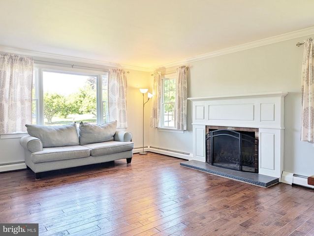 4 TIFFANY DR, Perkasie, PA 18944