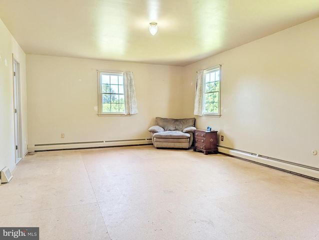 4 TIFFANY DR, Perkasie, PA 18944