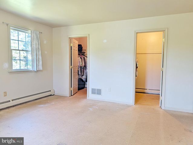 4 TIFFANY DR, Perkasie, PA 18944