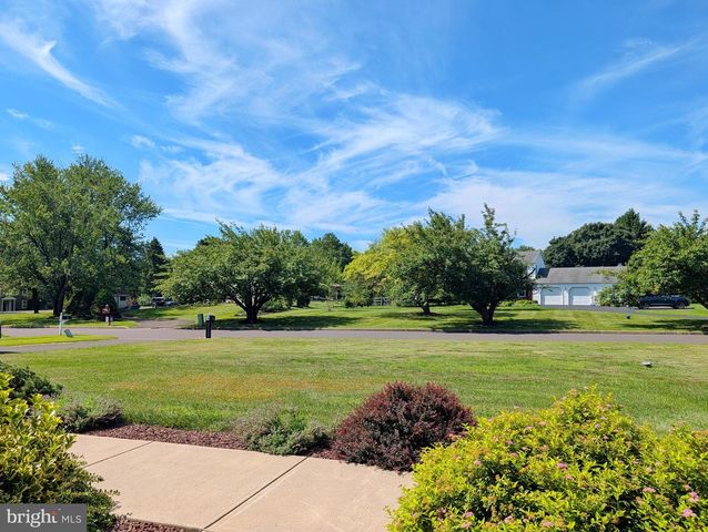 4 TIFFANY DR, Perkasie, PA 18944