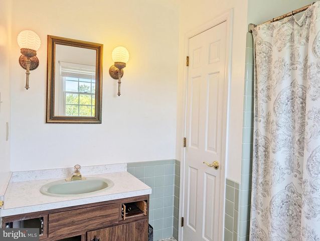 4 TIFFANY DR, Perkasie, PA 18944