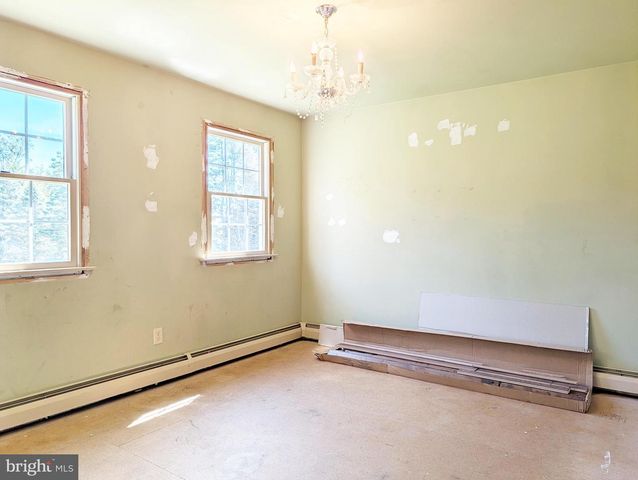 4 TIFFANY DR, Perkasie, PA 18944