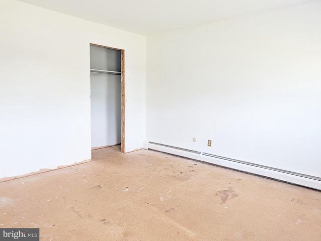 4 TIFFANY DR, Perkasie, PA 18944