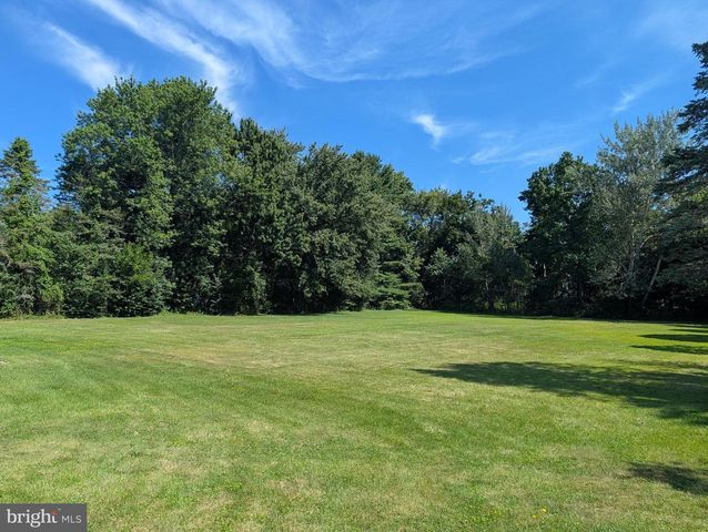 4 TIFFANY DR, Perkasie, PA 18944