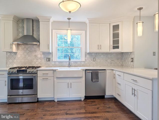 4 TIFFANY DR, Perkasie, PA 18944