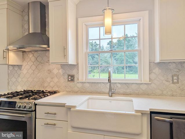 4 TIFFANY DR, Perkasie, PA 18944