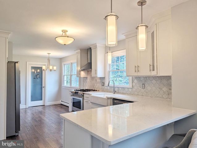 4 TIFFANY DR, Perkasie, PA 18944