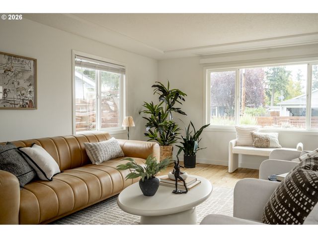 6135 Se LAMBERT St, Portland, OR 97206