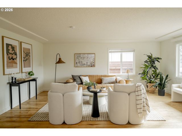 6135 Se LAMBERT St, Portland, OR 97206