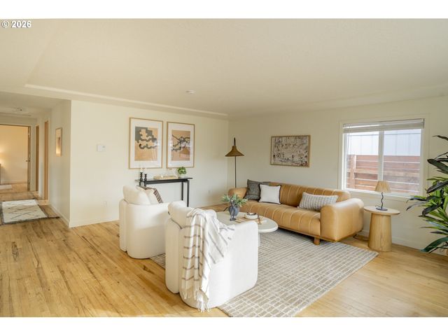 6135 Se LAMBERT St, Portland, OR 97206