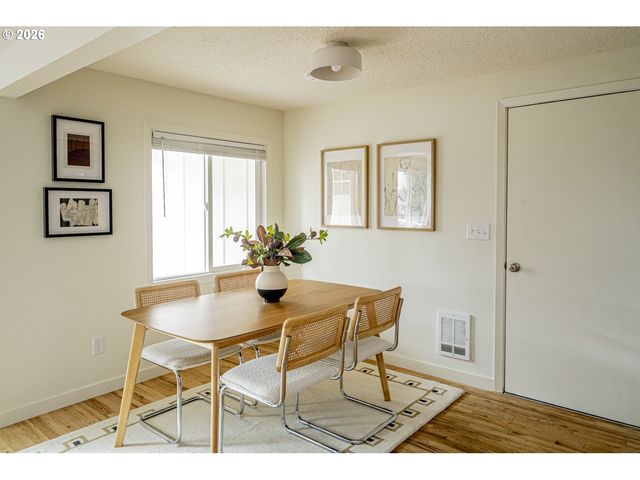 6135 Se LAMBERT St, Portland, OR 97206