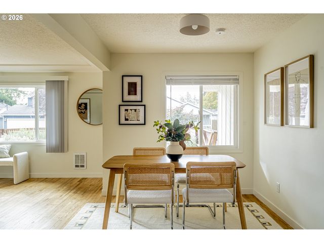 6135 Se LAMBERT St, Portland, OR 97206